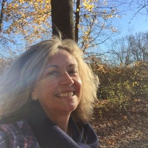 Meet your Posher, Debbie